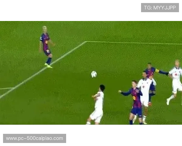 巴萨4-1大胜哥本哈根,莱万点射展现进攻多样性 巴萨4-1大胜哥本哈根,莱万点射展现进攻多样性